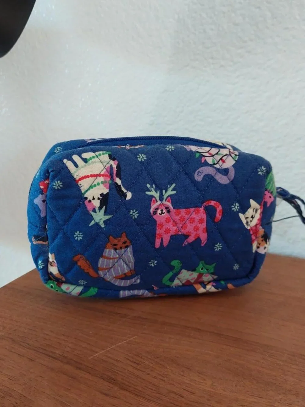 vera bradley herding cats holiday Christmas Blue quilted cat wash bag with multi